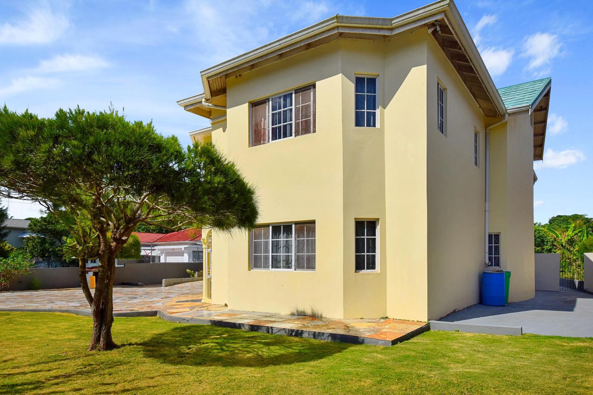 Harriott Heights Apartment แมนเดอวิลล์ ภายนอก รูปภาพ