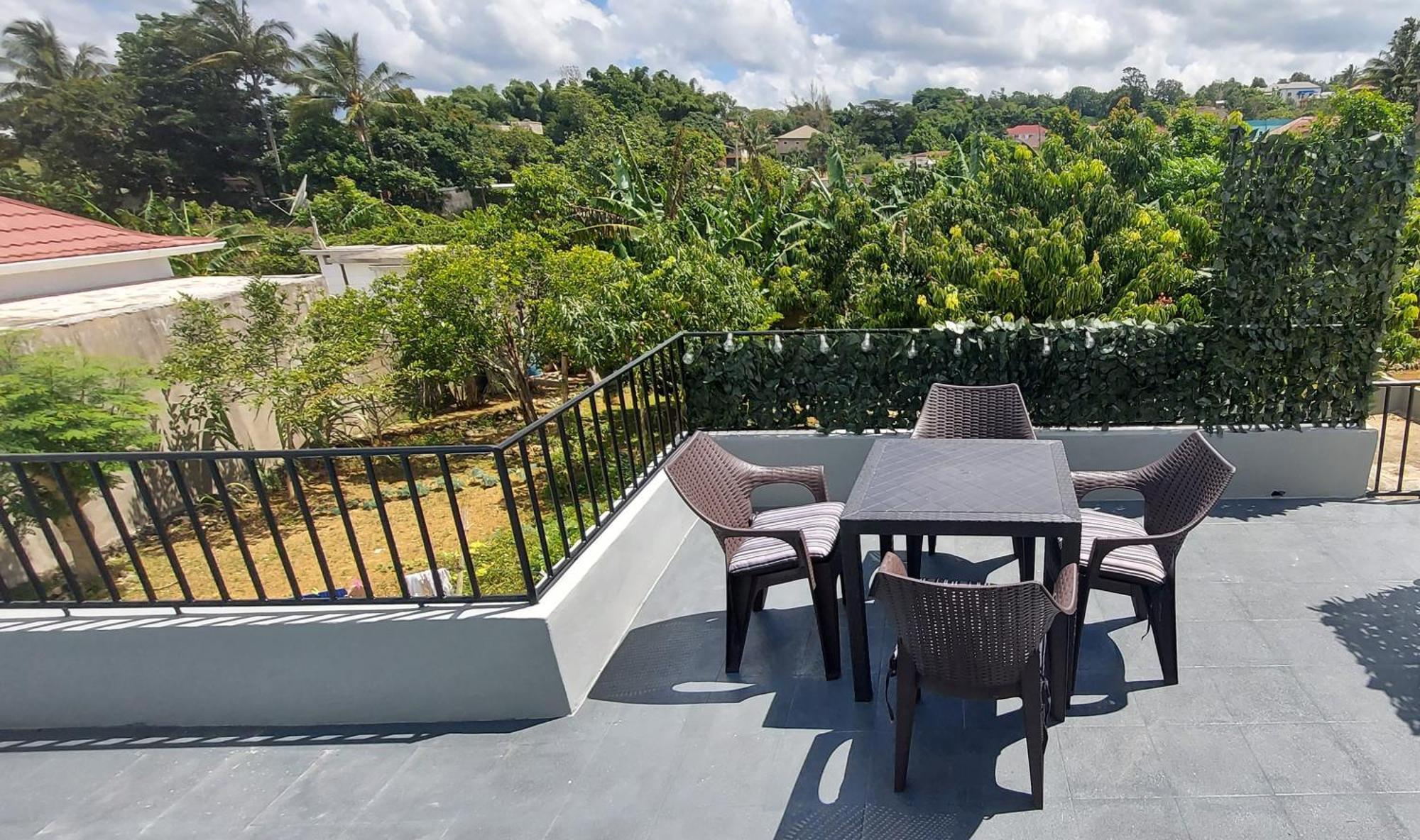 Harriott Heights Apartment แมนเดอวิลล์ ภายนอก รูปภาพ